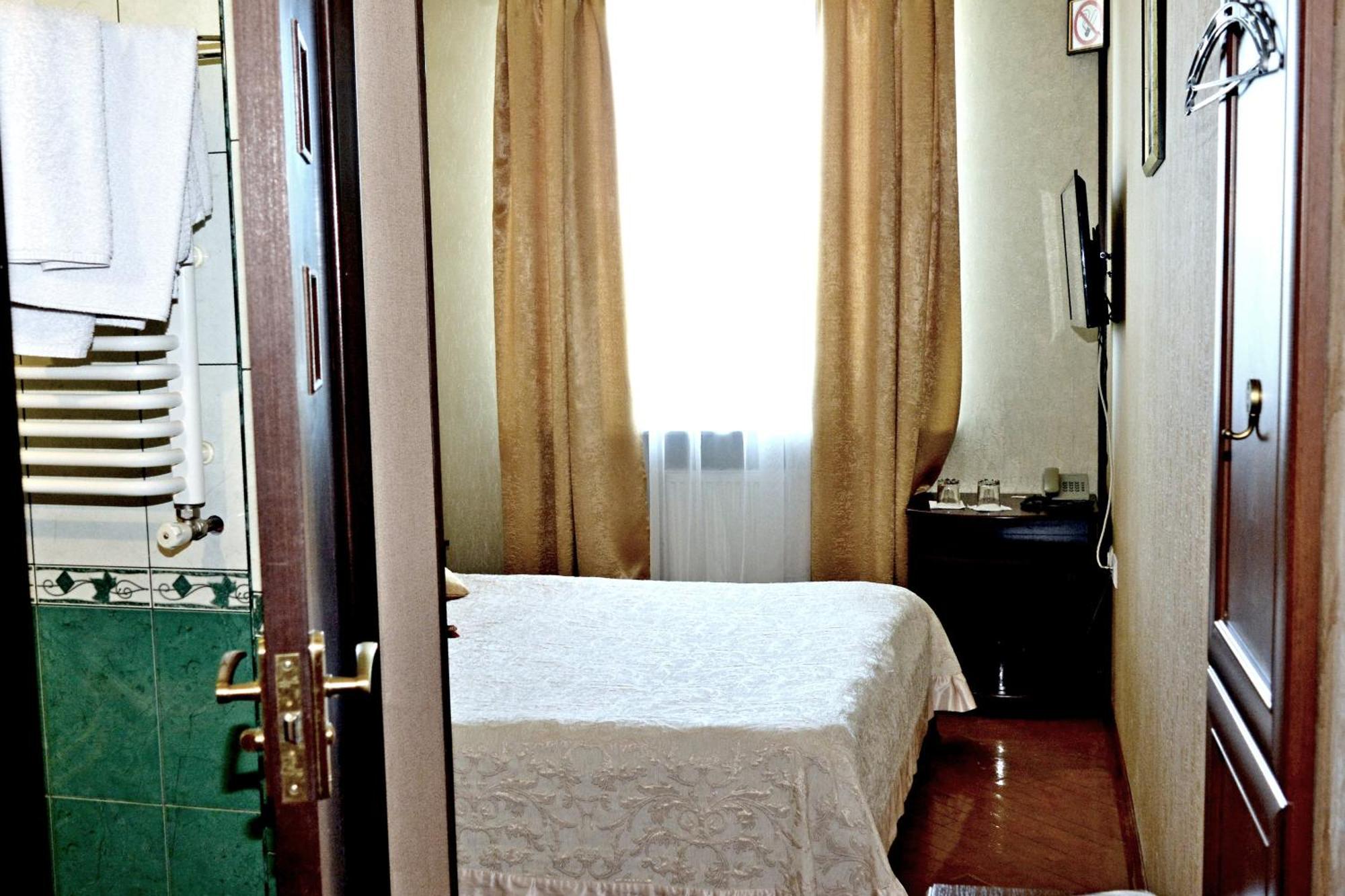 Argo Hotel Lviv Exterior photo