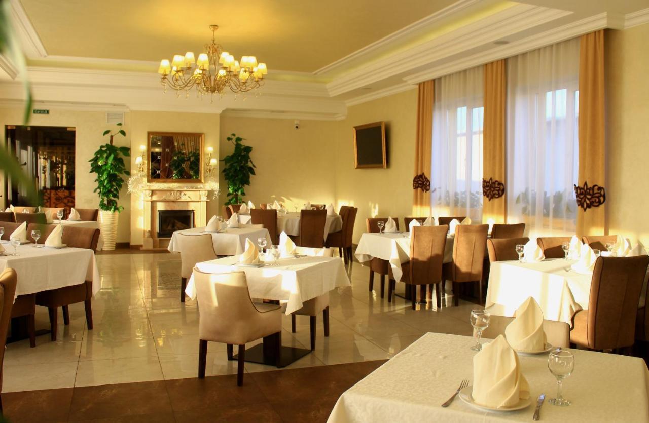 Argo Hotel Lviv Exterior photo
